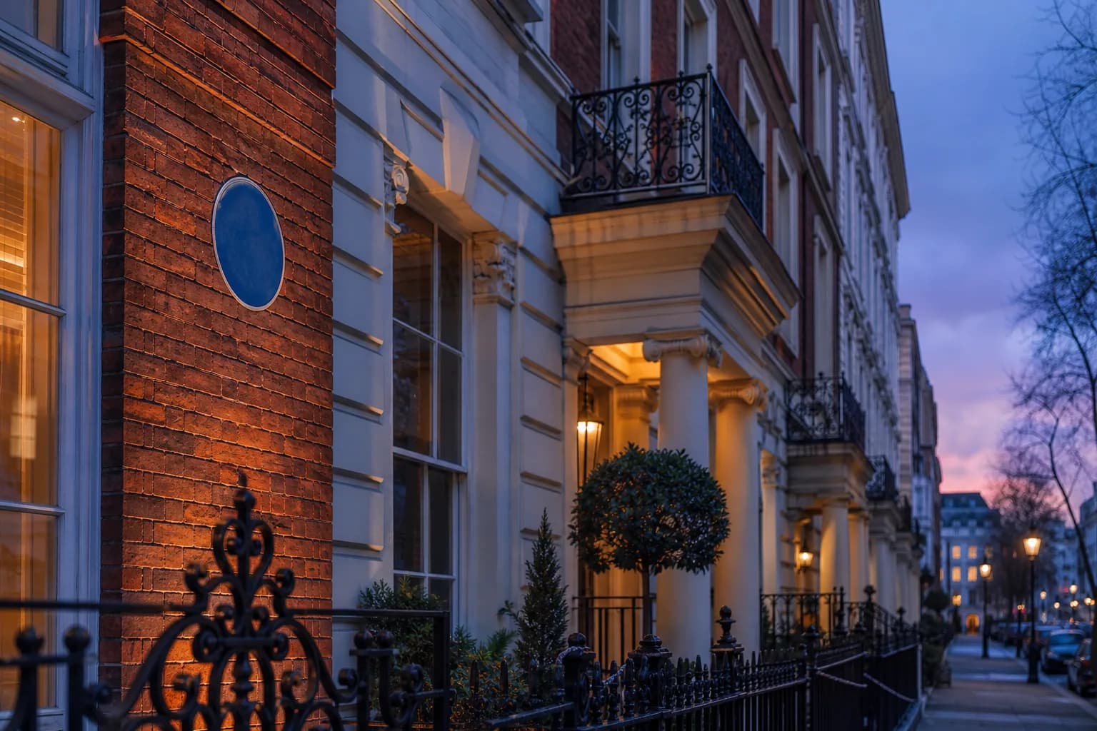 Blue Plaques of London — Stand where history happened.